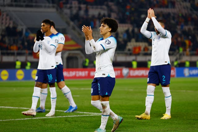 <p>The England players applaud the travelling fans </p>