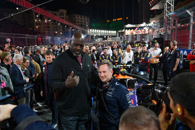 <p>Shaquille O’Neal meets Red Bull’s Christian Horner on the grid </p>